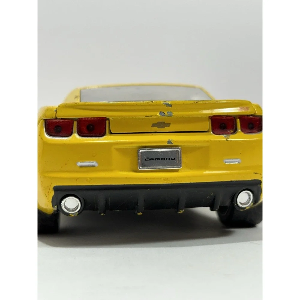 2010 Chevy Camaro SS Yellow in 1/24 Scale by Jada